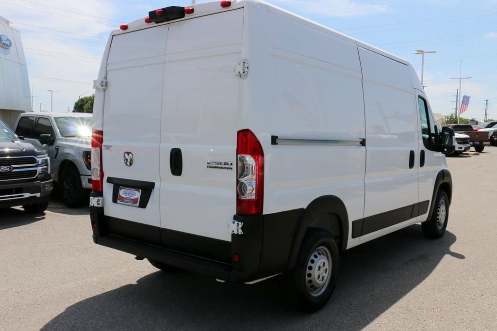 Used 2024 RAM ProMaster 2500 w/ Convenience Group FWD image 4