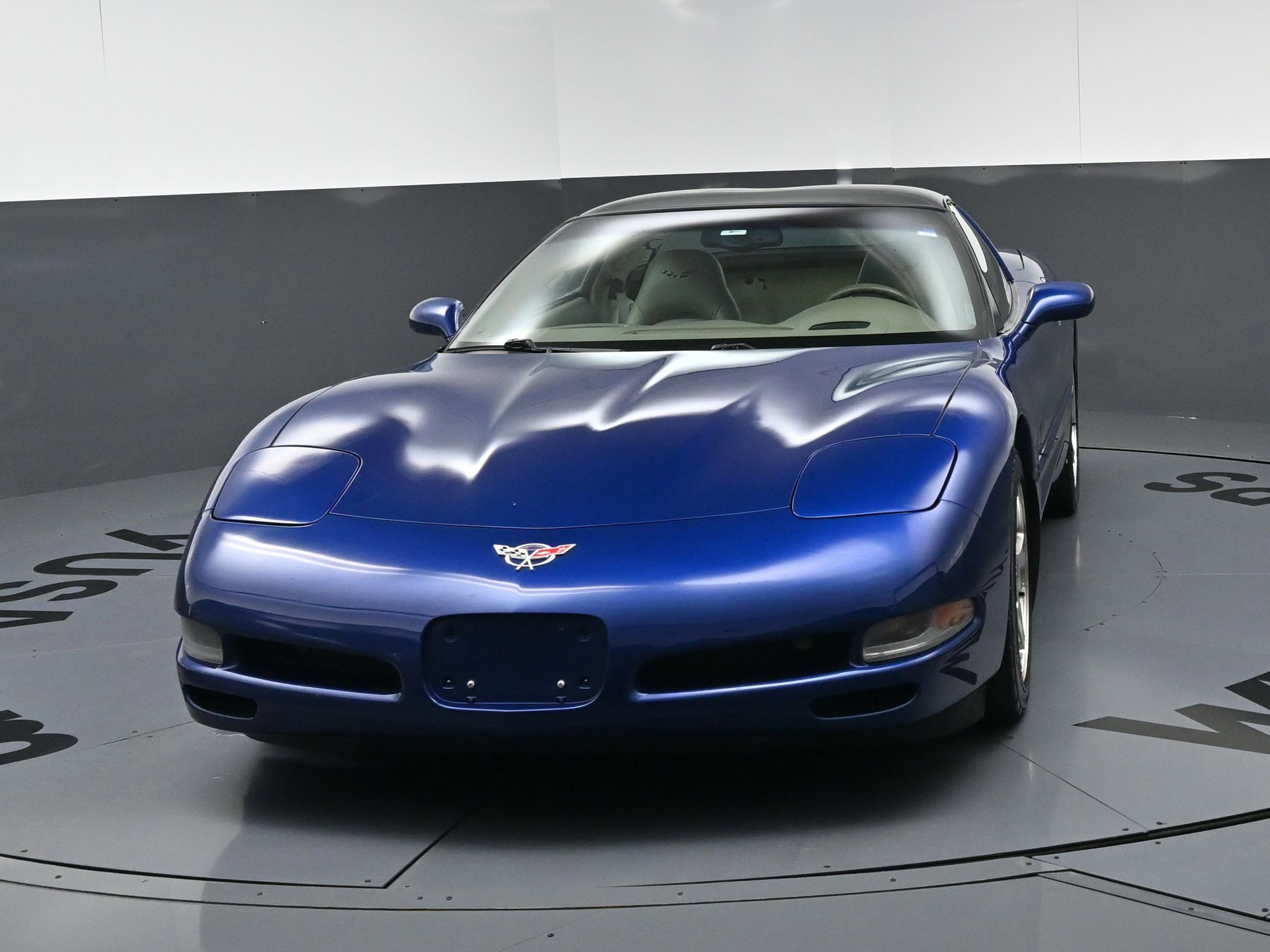 Used 2004 Chevrolet Corvette Coupe w/ Preferred Equipment Group RWD image 5