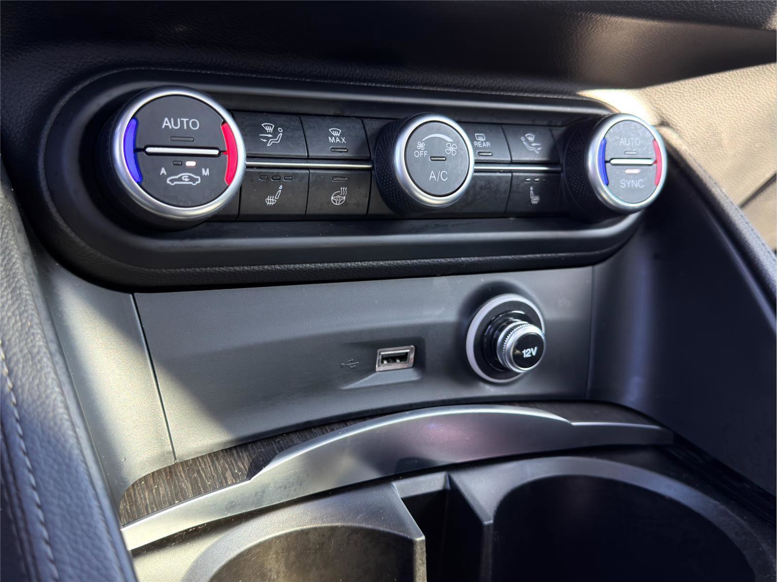Used 2023 Alfa Romeo Stelvio Ti image 14