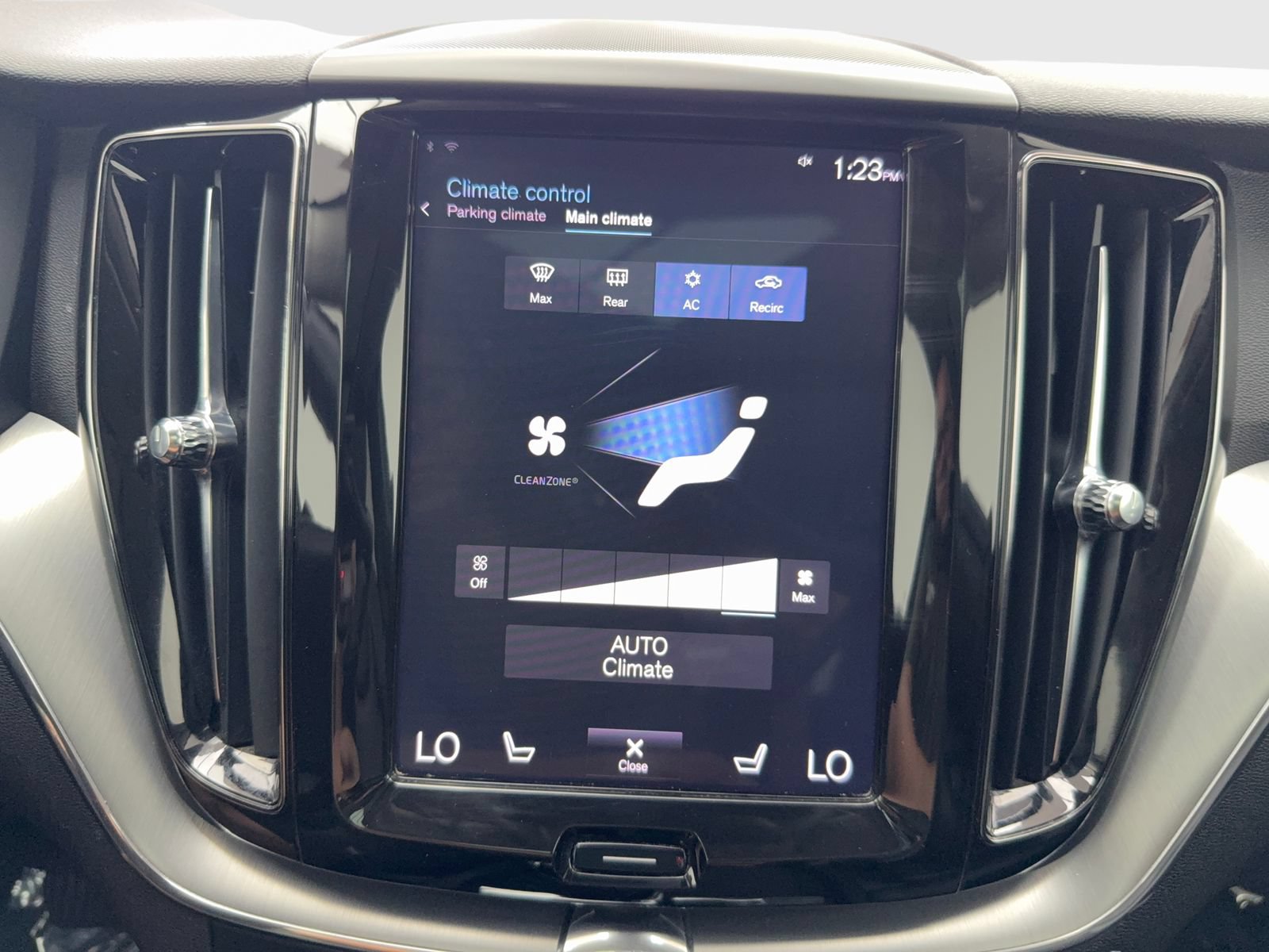 Used 2019 Volvo XC60 T5 Momentum w/ Premium Package AWD/4WD image 24