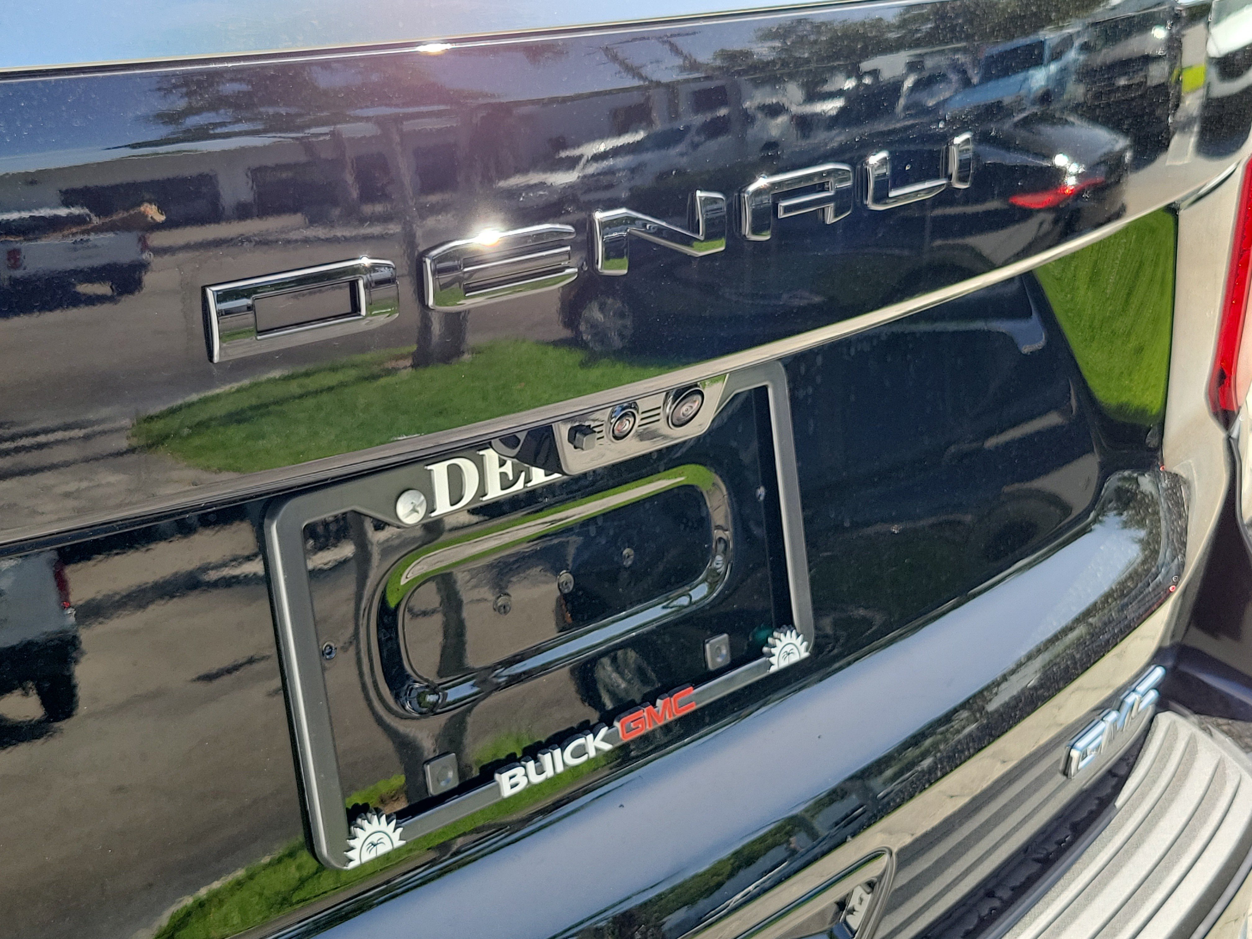 New 2026 GMC Yukon XL Denali w/ Denali Reserve Package AWD/4WD image 8