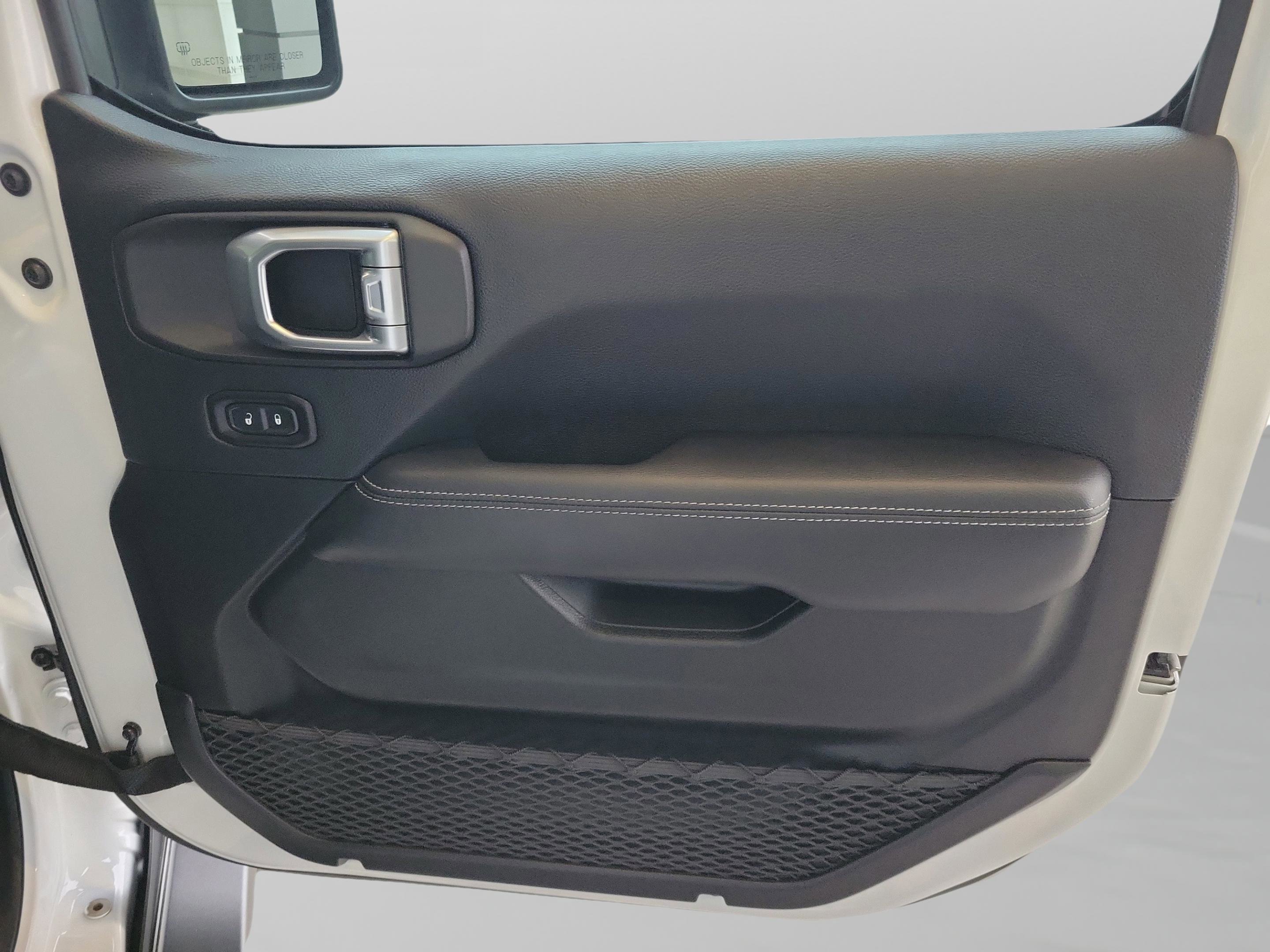 Used 2018 Jeep Wrangler Unlimited Sahara image 27