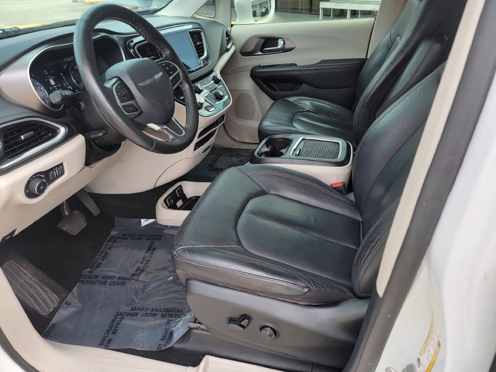 Used 2020 Chrysler Pacifica Touring-L Plus FWD image 11