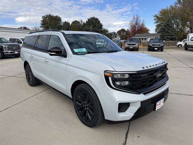 New 2025 Ford Expedition Max Platinum image 1