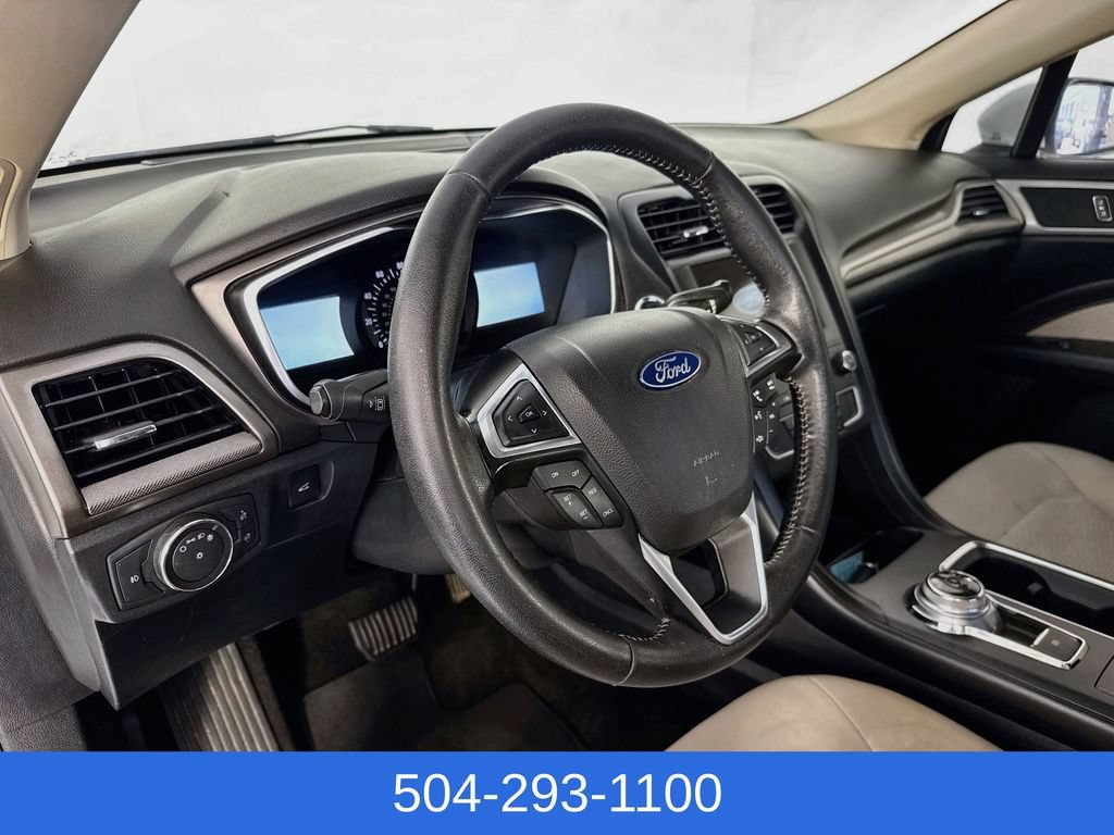 Used 2020 Ford Fusion SE w/ Equipment Group 151A FWD image 11