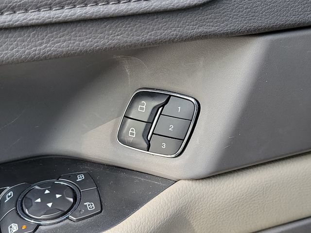 Used 2020 Ford Expedition XLT w/ Equipment Group 202A RWD image 17
