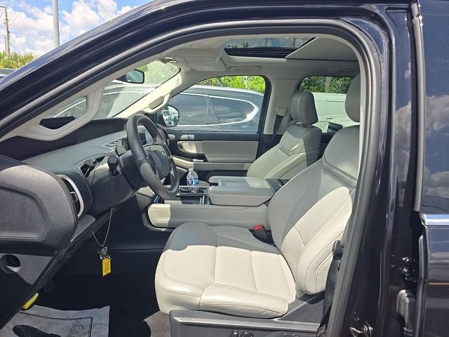 Used 2025 Ford Expedition Active AWD/4WD image 7