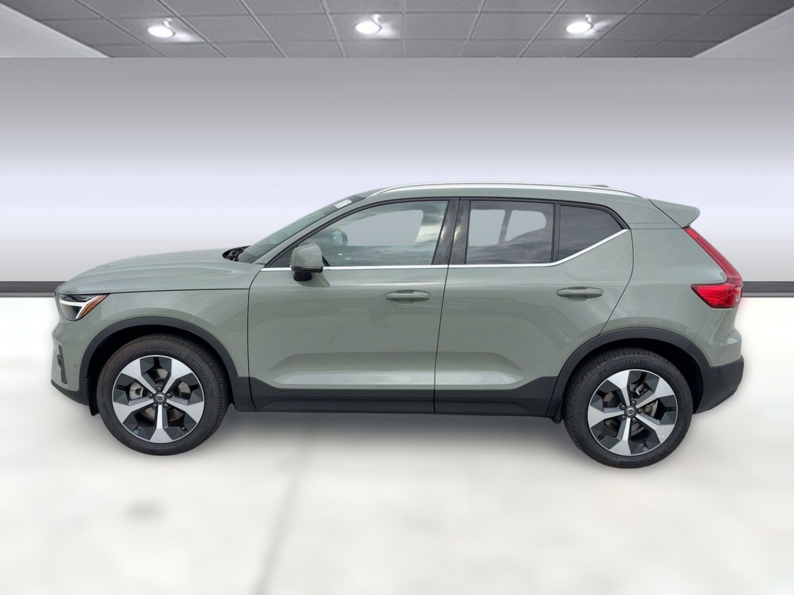 Certified 2025 Volvo XC40 B5 Plus video 2