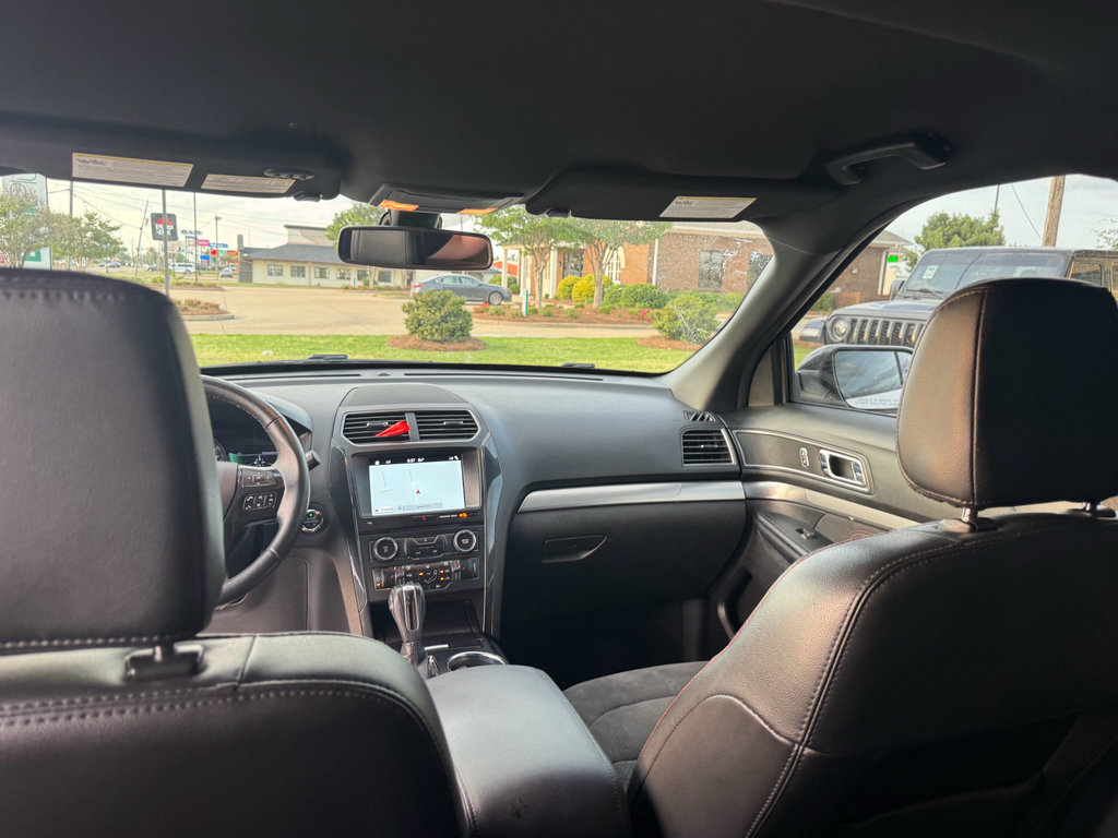 Used 2018 Ford Explorer XLT w/ Equipment Group 202A image 15