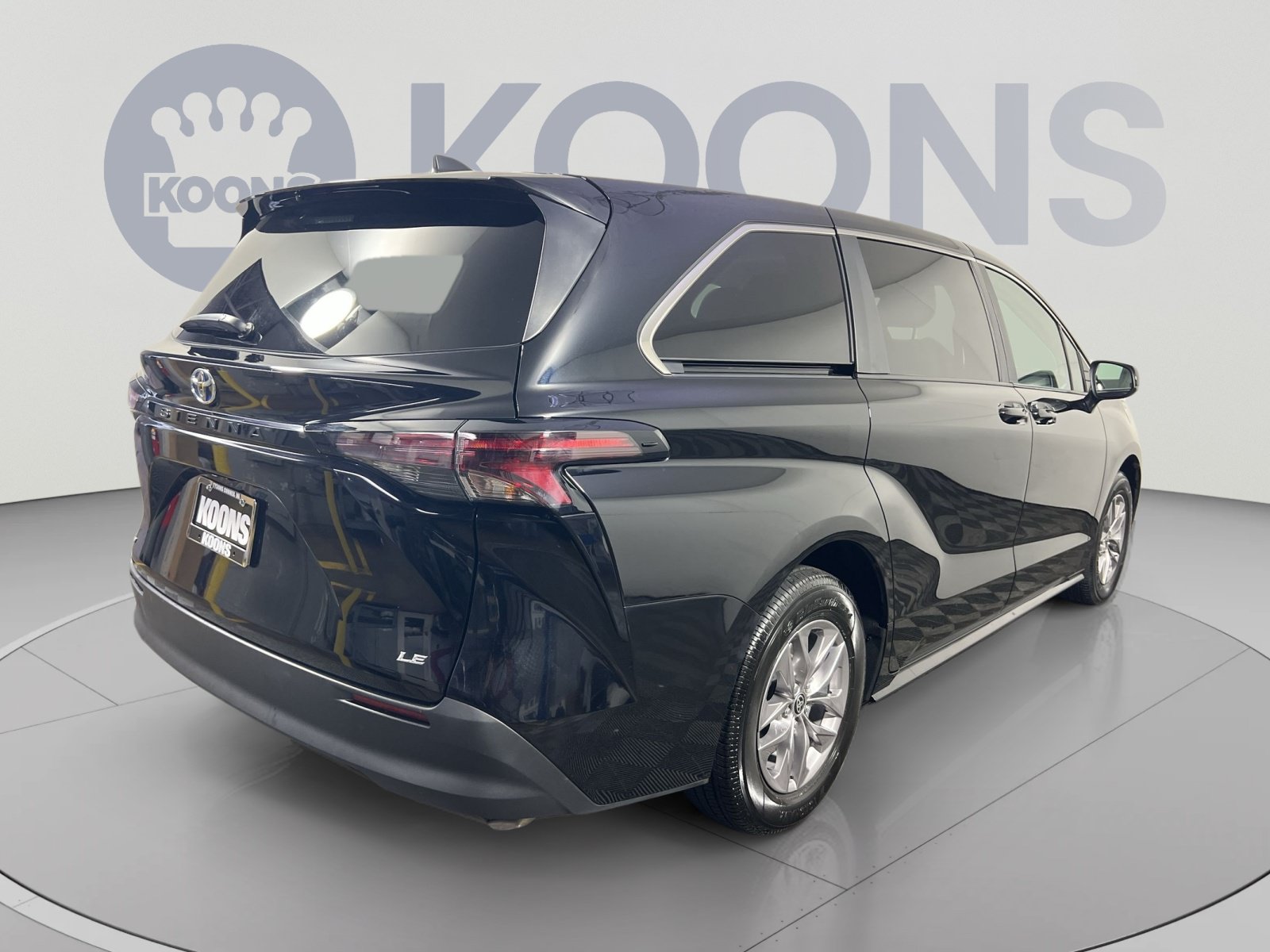 Used 2025 Toyota Sienna LE FWD image 7