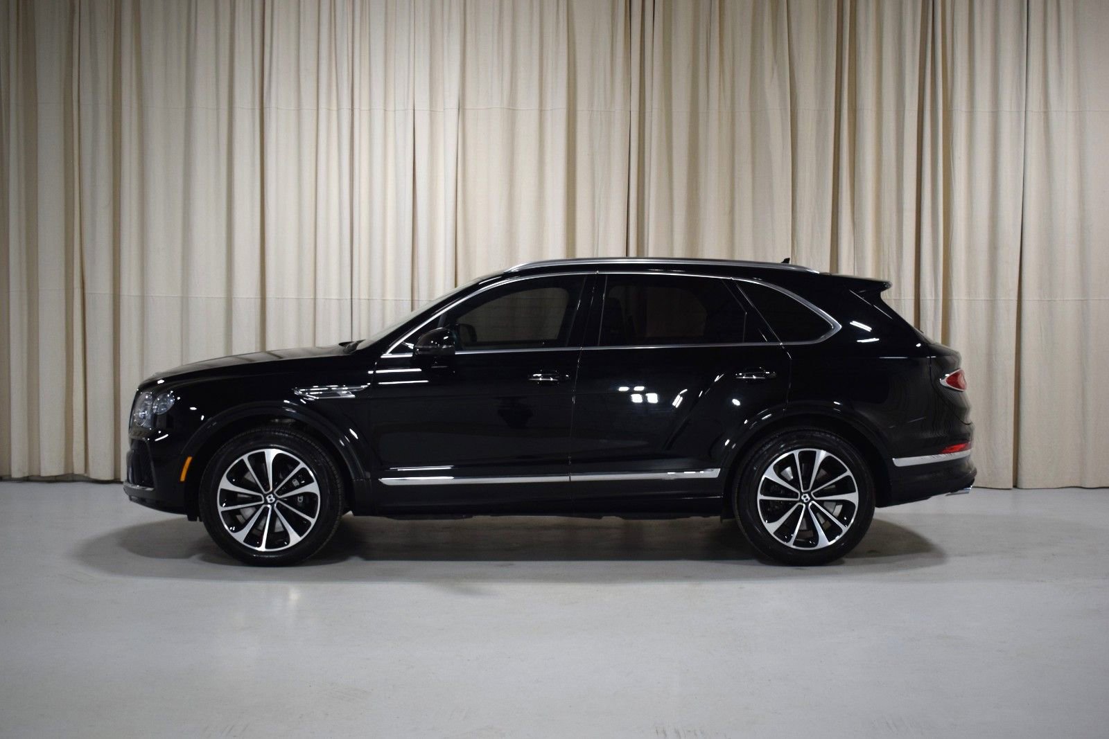 Certified 2024 Bentley Bentayga image 15