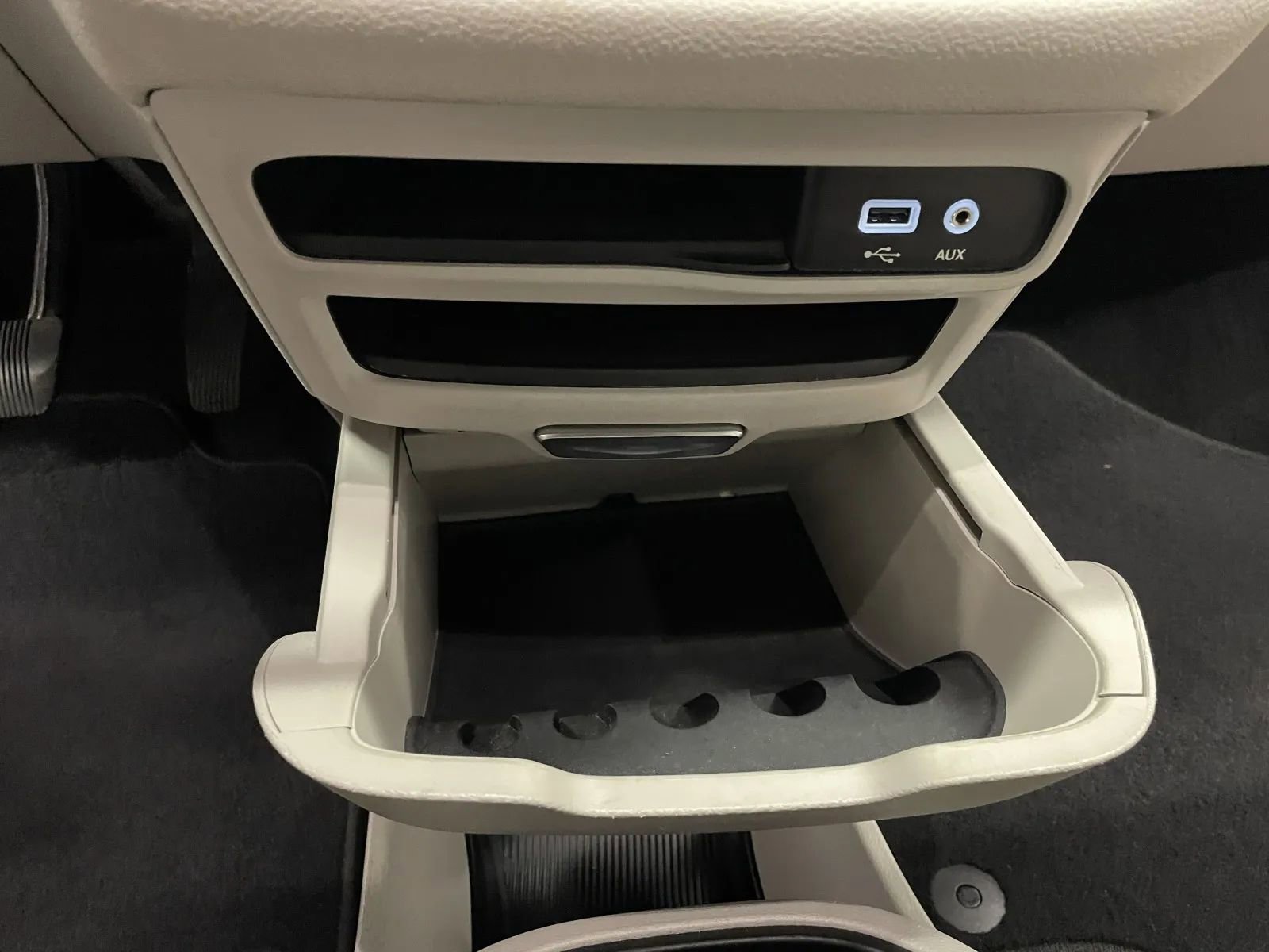 Used 2019 Chrysler Pacifica Limited w/ Tire & Wheel Group image 33