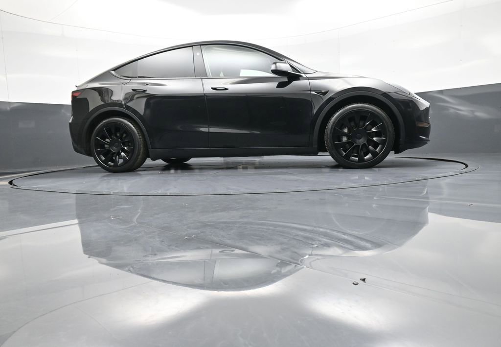 Used 2023 Tesla Model Y Long Range image 30