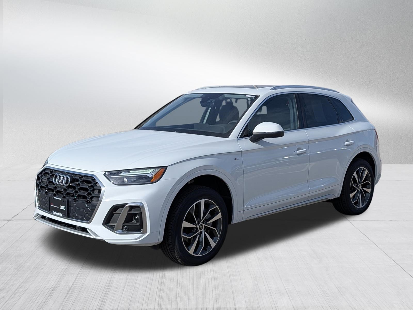 Certified 2024 Audi Q5 2.0T Premium Plus w/ Premium Plus Package AWD/4WD image 3