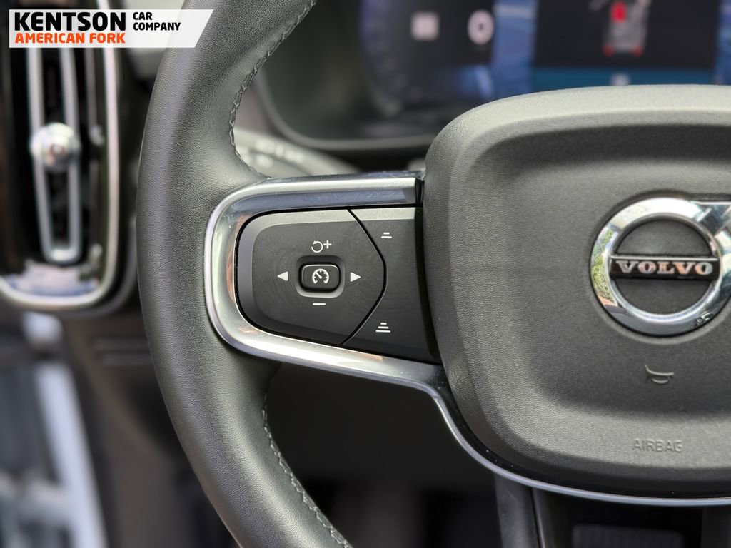 Used 2025 Volvo XC40 B5 Plus AWD/4WD image 14