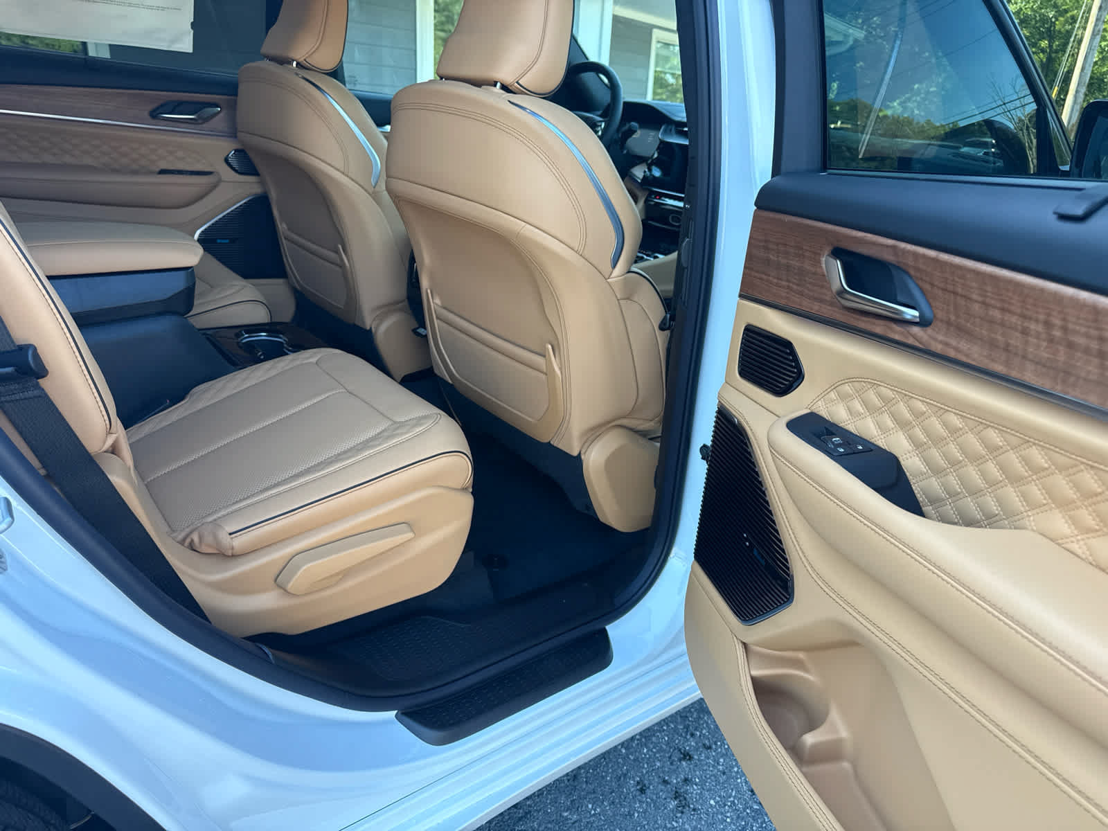 New 2027 Jeep Grand Cherokee L Summit w/ Obsidian Package AWD/4WD image 13