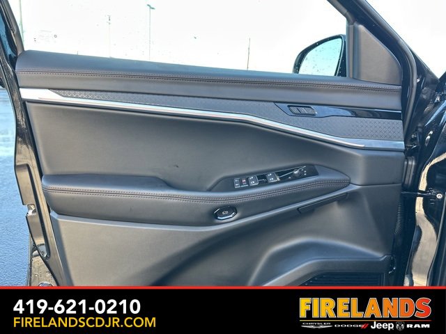 Used 2025 Jeep Wagoneer S Limited image 23