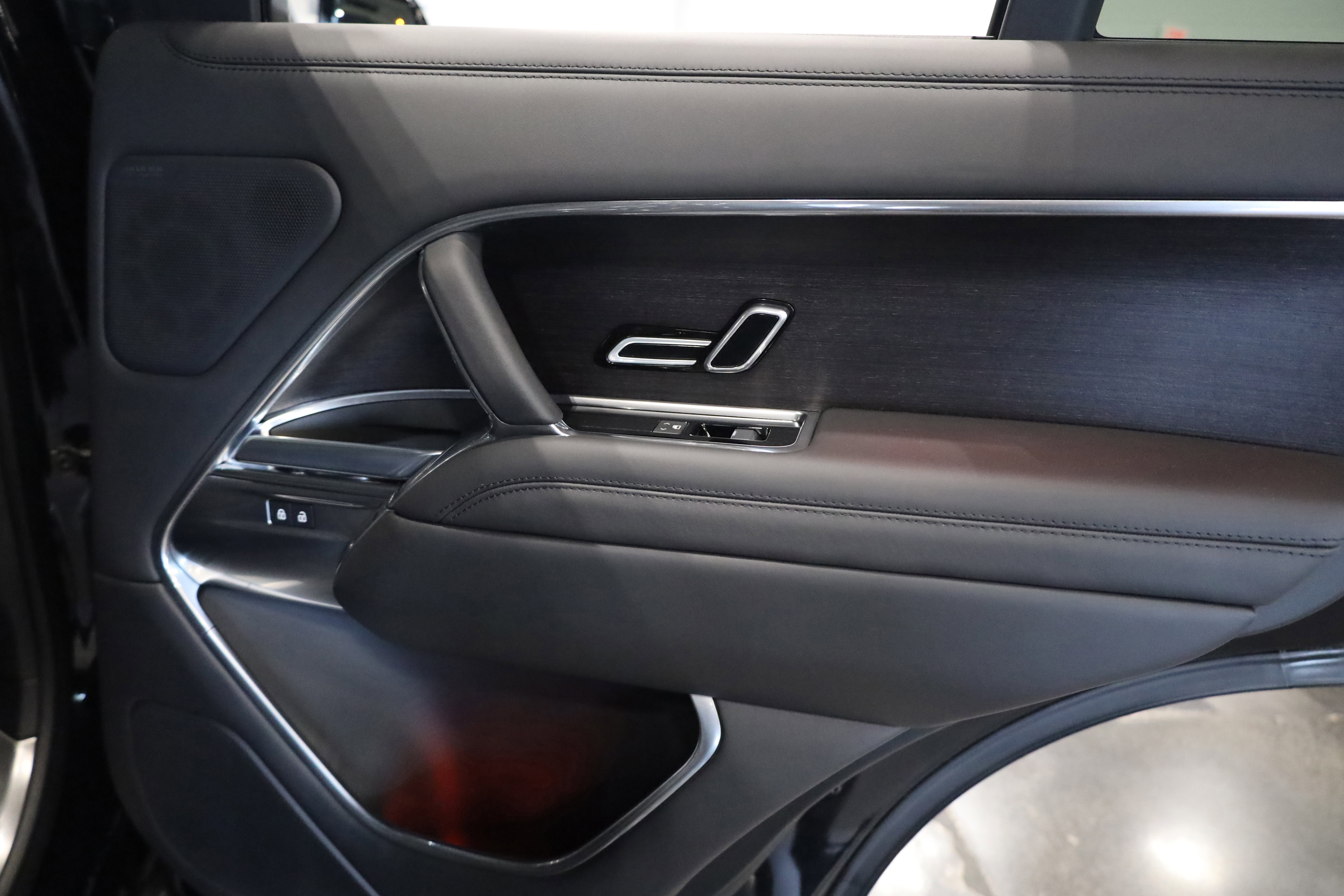 Used 2023 Land Rover Range Rover First Edition image 40