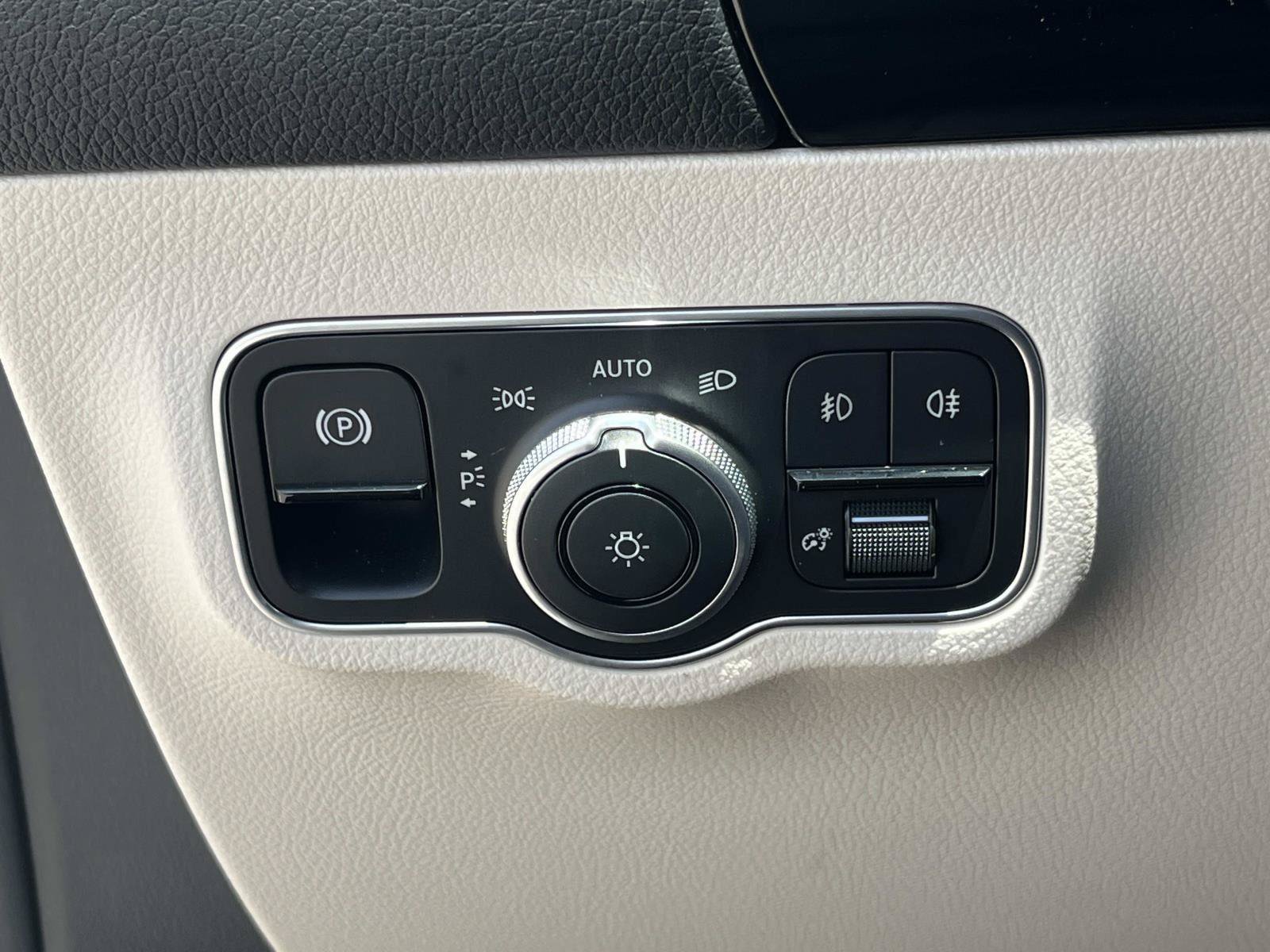 Certified 2025 Mercedes-Benz GLA 250 image 27
