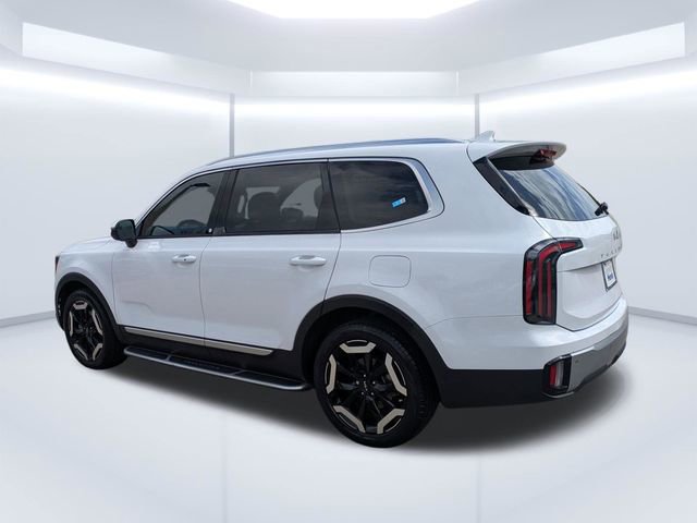 Used 2023 Kia Telluride EX w/ EX Captain's Chair Package FWD image 6