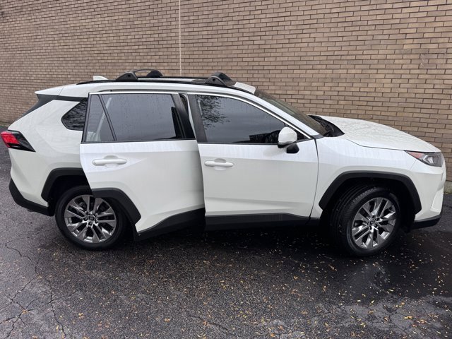 Used 2021 Toyota RAV4 XLE Premium image 12