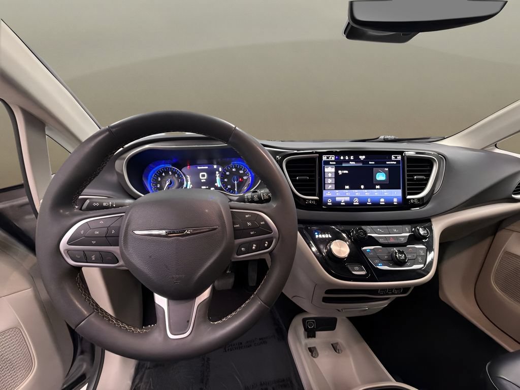 Used 2023 Chrysler Pacifica Touring-L FWD image 35