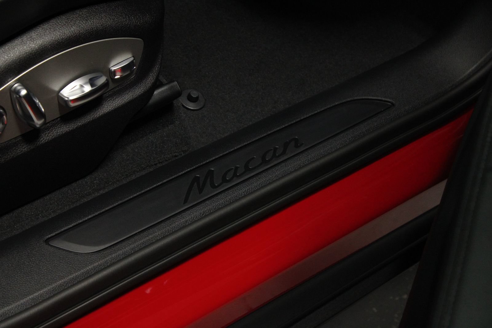 New 2026 Porsche Macan AWD/4WD image 24