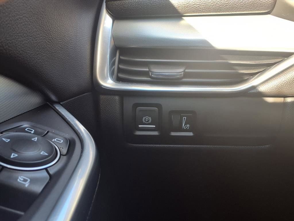 Used 2021 Cadillac XT4 Premium Luxury w/ Cold Weather Package image 11