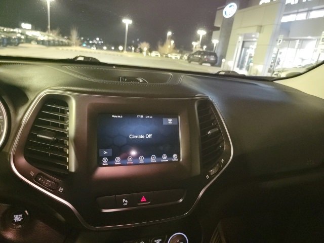 Used 2019 Jeep Cherokee Latitude Plus image 10