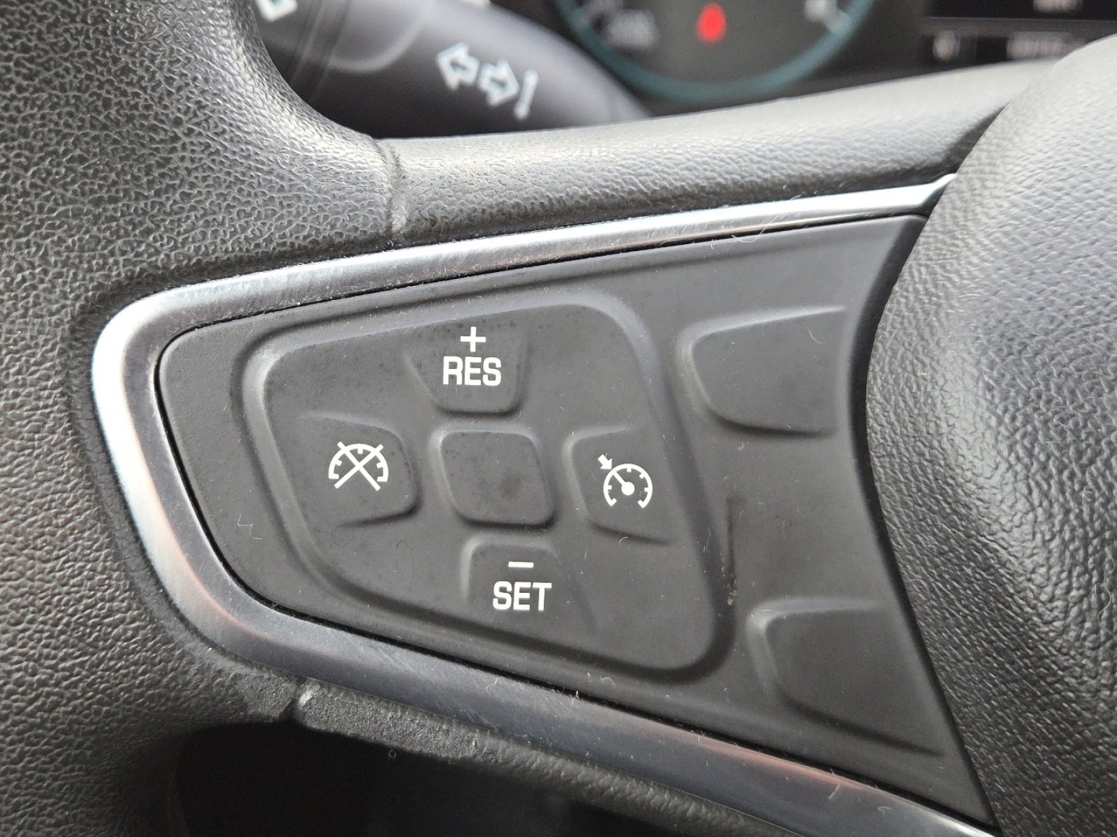 Used 2018 Chevrolet Equinox LS image 4