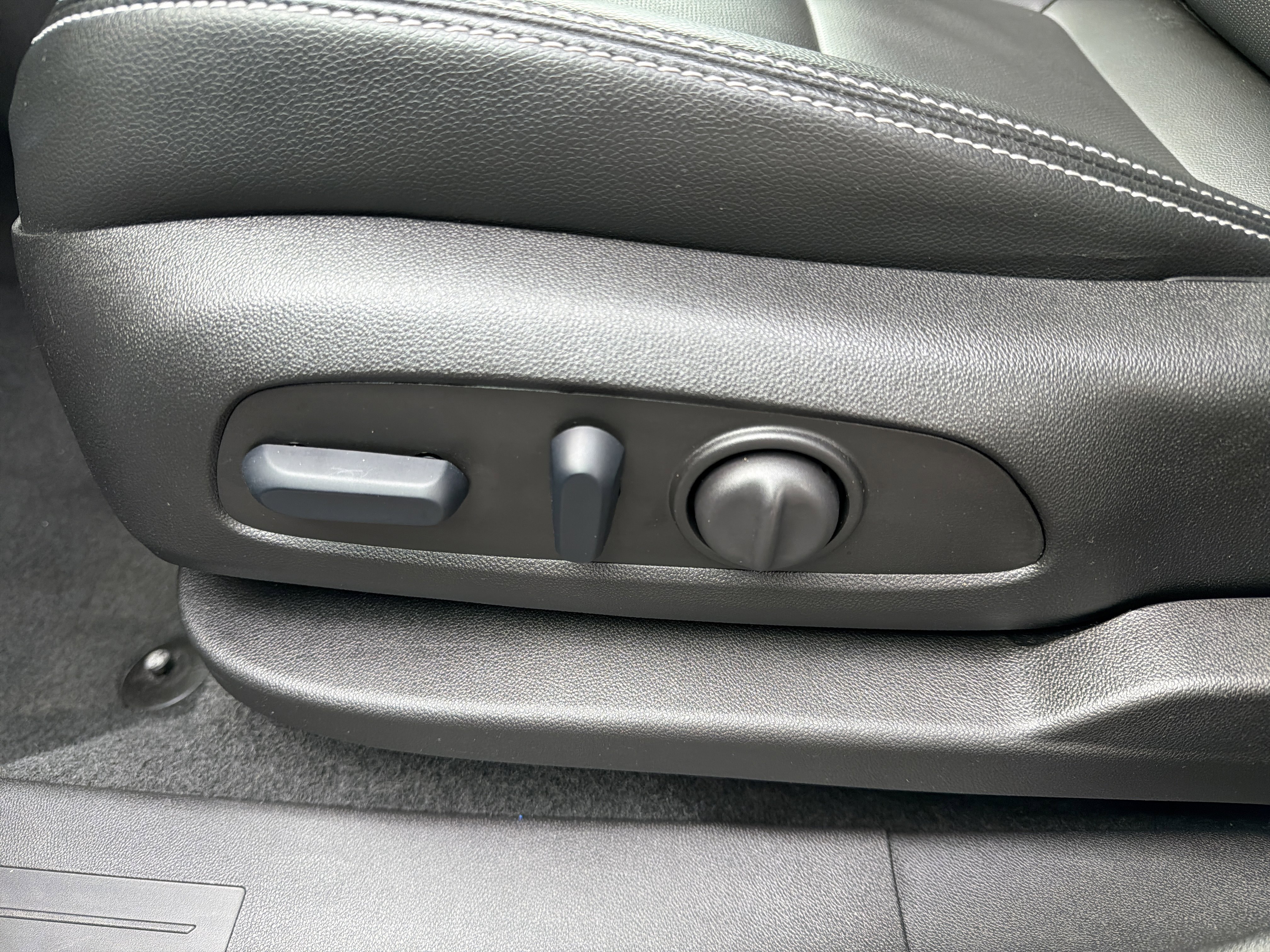 Used 2024 GMC Terrain SLT image 10