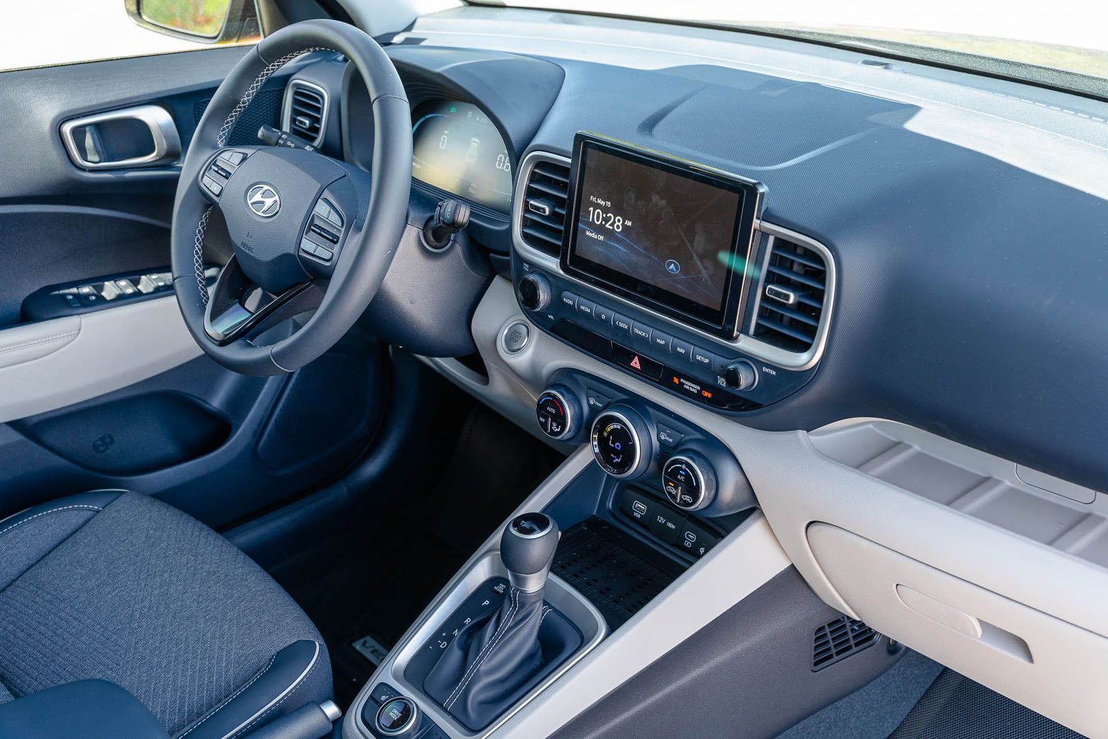 Used 2025 Hyundai Venue Limited FWD image 13