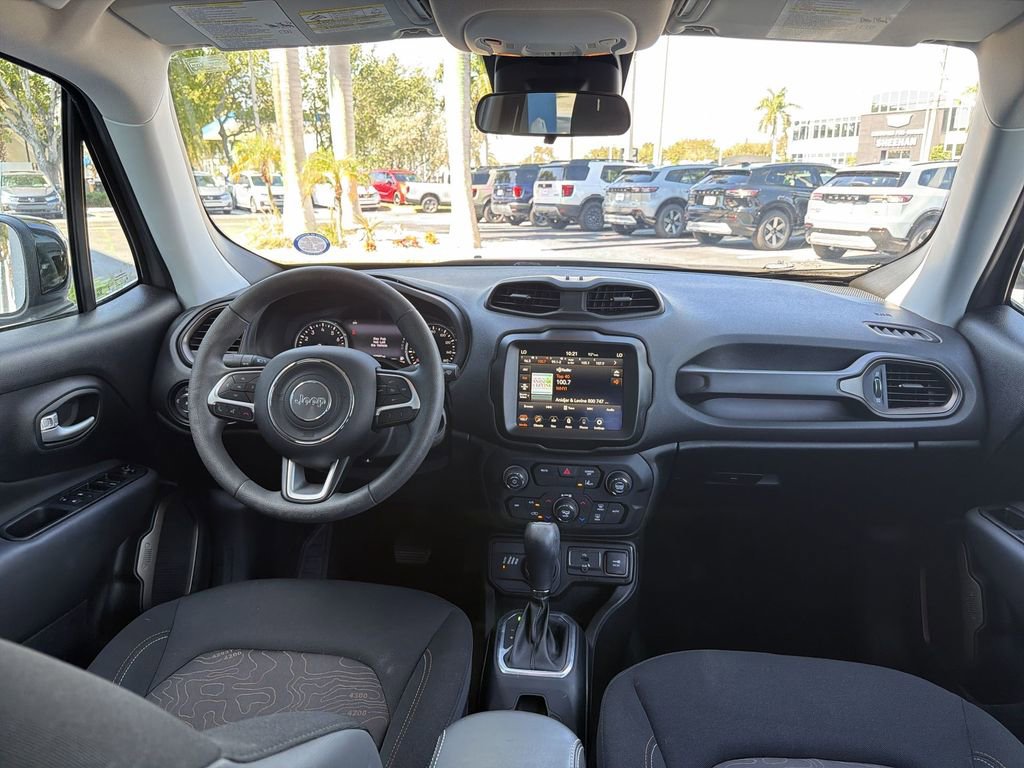 Used 2023 Jeep Renegade Latitude AWD/4WD image 10