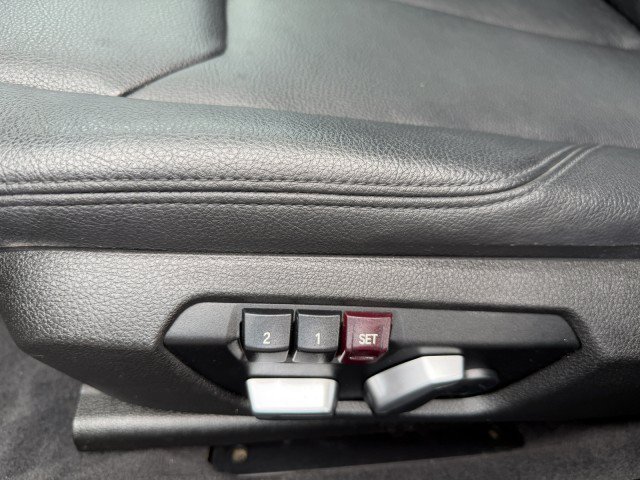 Used 2016 BMW 320i Sedan RWD image 13