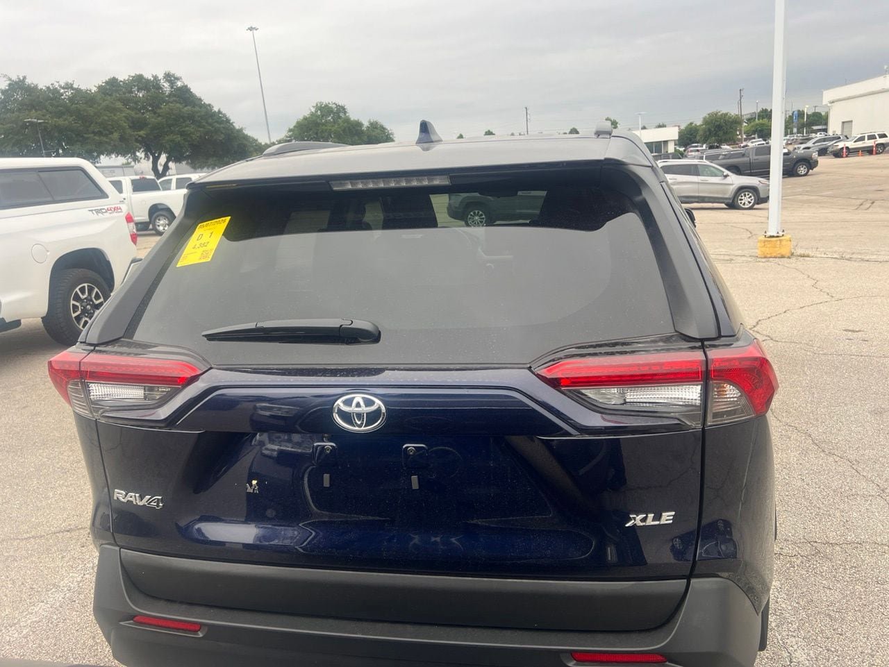 Used 2025 Toyota RAV4 XLE w/ Convenience Package FWD image 5