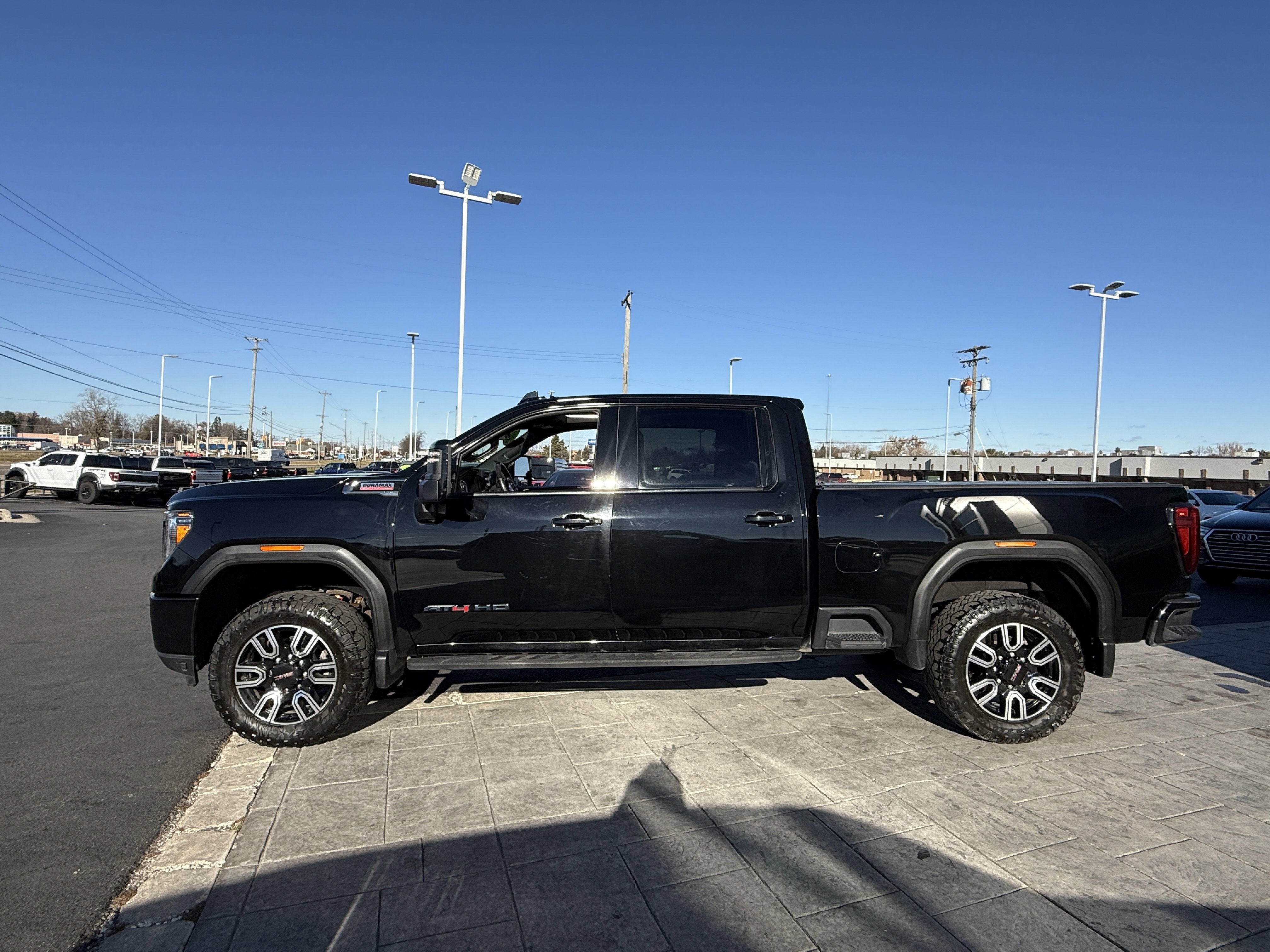 Used 2021 GMC Sierra 2500 AT4 w/ AT4 Preferred Package image 3