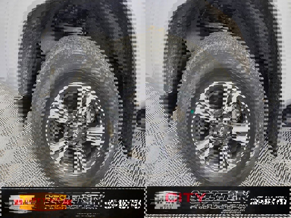 Used 2018 Toyota Tacoma TRD Sport image 9