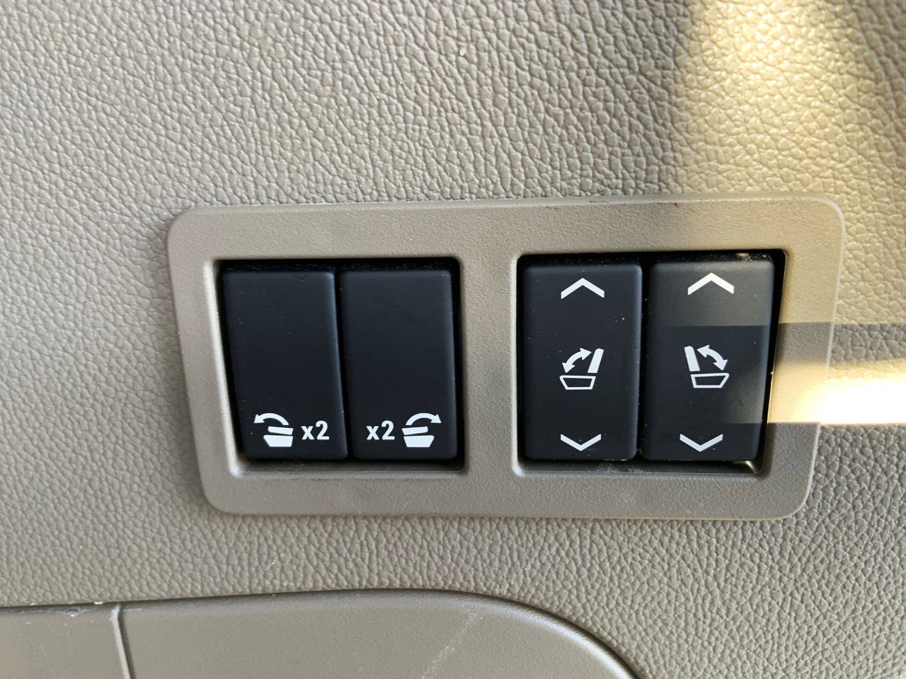 Used 2020 Chevrolet Tahoe Premier w/ 6.2L Performance Package image 17