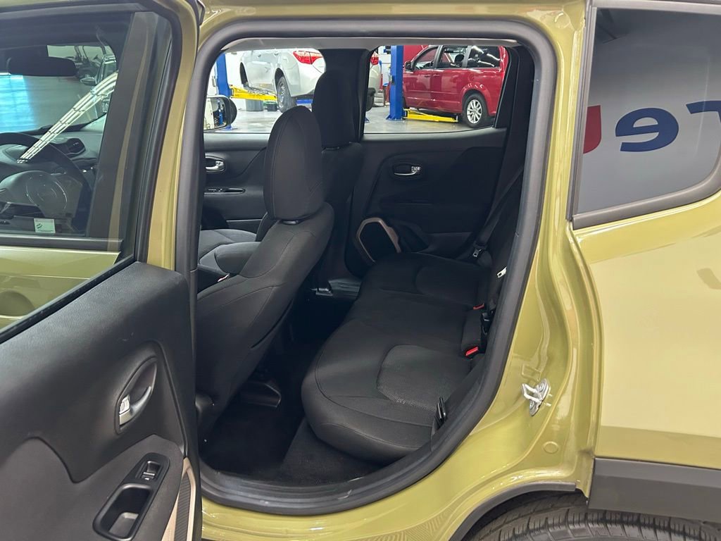 Used 2015 Jeep Renegade Latitude image 16