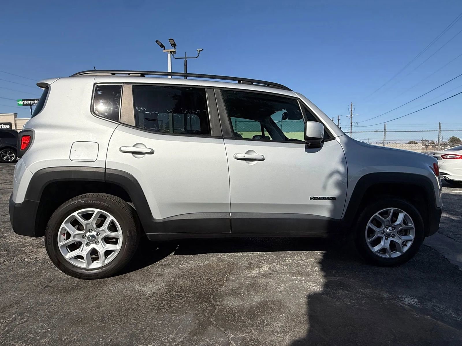 Used 2018 Jeep Renegade Latitude w/ Popular Equipment Group image 7
