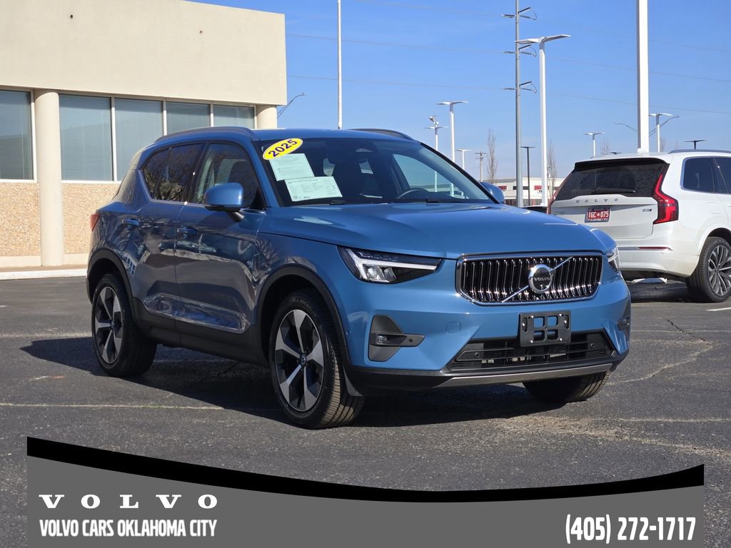 Certified 2025 Volvo XC40 B5 Plus image 2