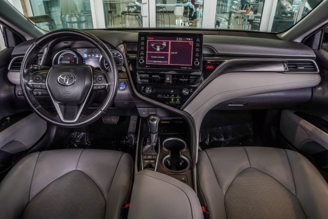 Used 2022 Toyota Camry XLE FWD image 5