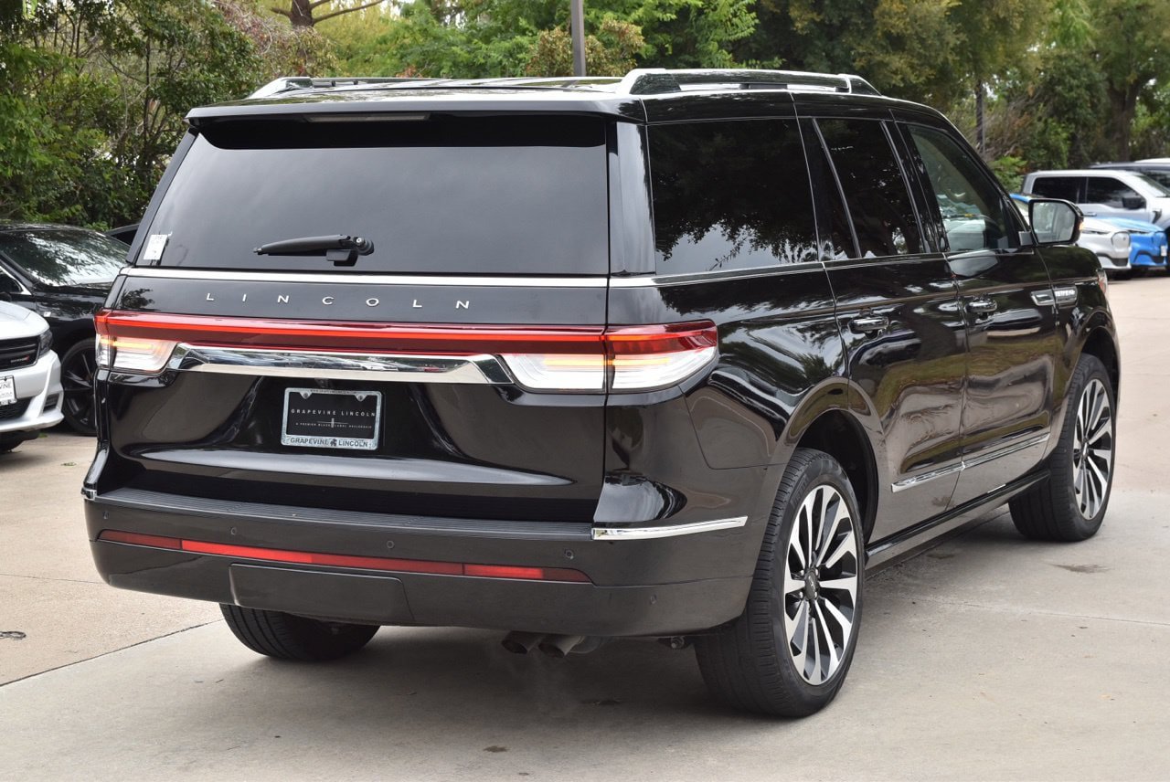 Used 2024 Lincoln Navigator Reserve AWD/4WD image 8