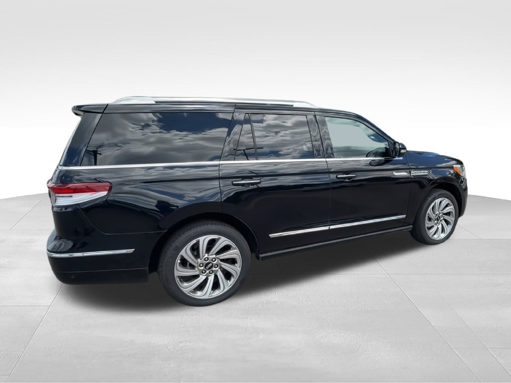 Used 2024 Lincoln Navigator Reserve AWD/4WD image 9