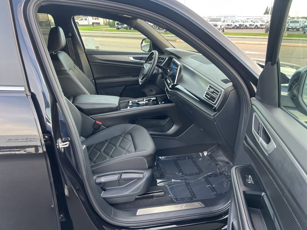 Used 2025 Volkswagen Atlas Cross Sport SE image 32