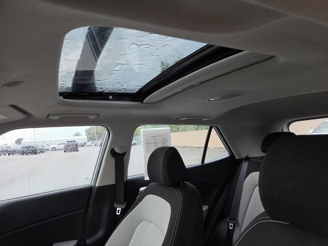 Certified 2022 Hyundai Venue SEL FWD image 24