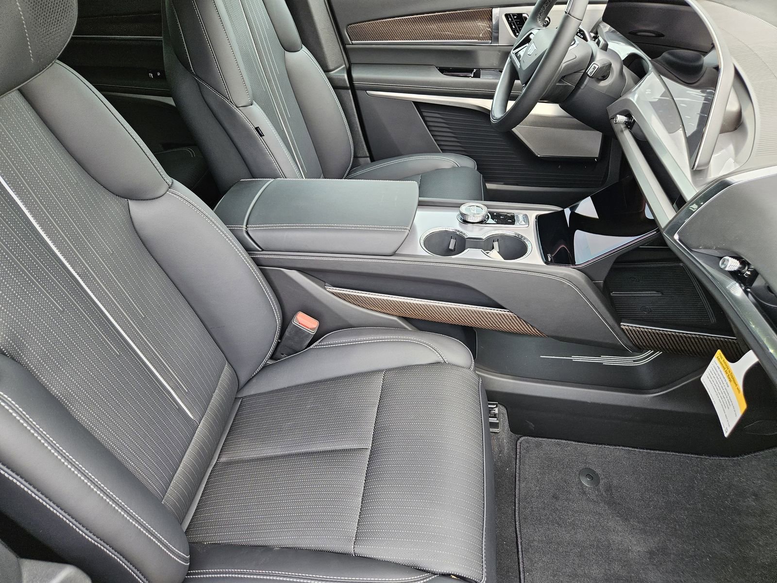 New 2026 Cadillac Vistiq Luxury AWD/4WD image 16