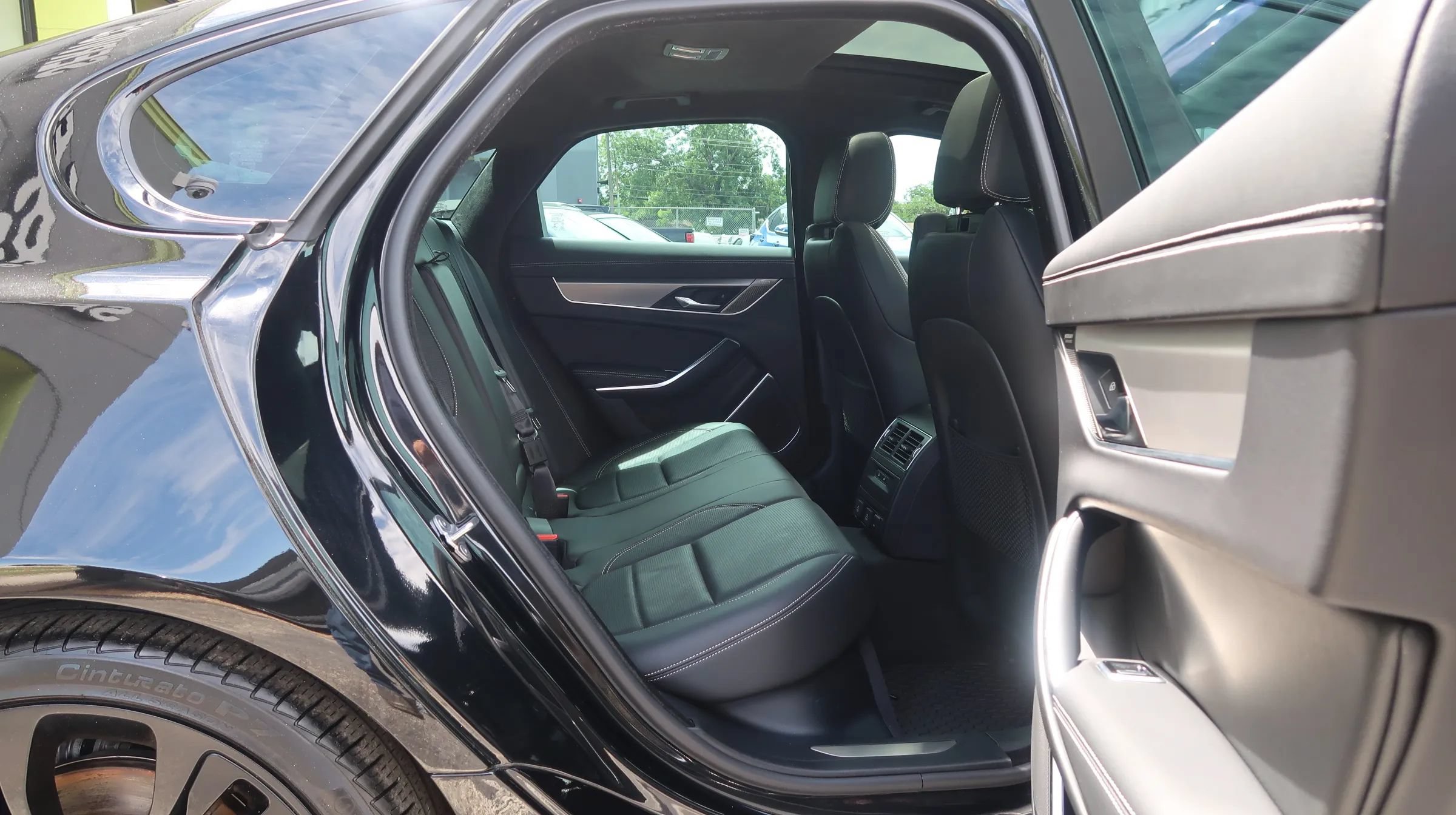 Used 2024 Jaguar XF R-Dynamic SE AWD/4WD image 22