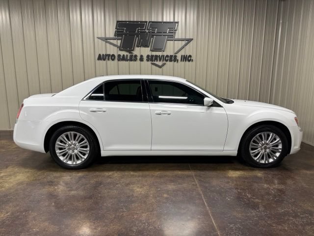 Used 2014 Chrysler 300 AWD w/ Driver Convenience Group image 7