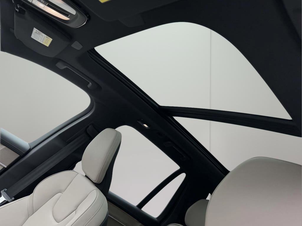 New 2026 Volvo XC90 T8 Plus w/ Protection Package Premier AWD/4WD image 18